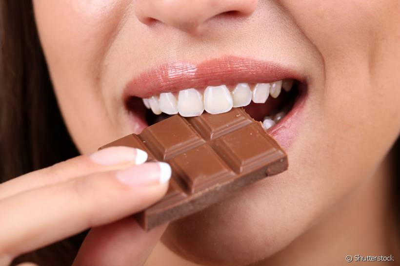 Chocolate, banana e brócolis: descubra 6 alimentos que melhoram o seu humor