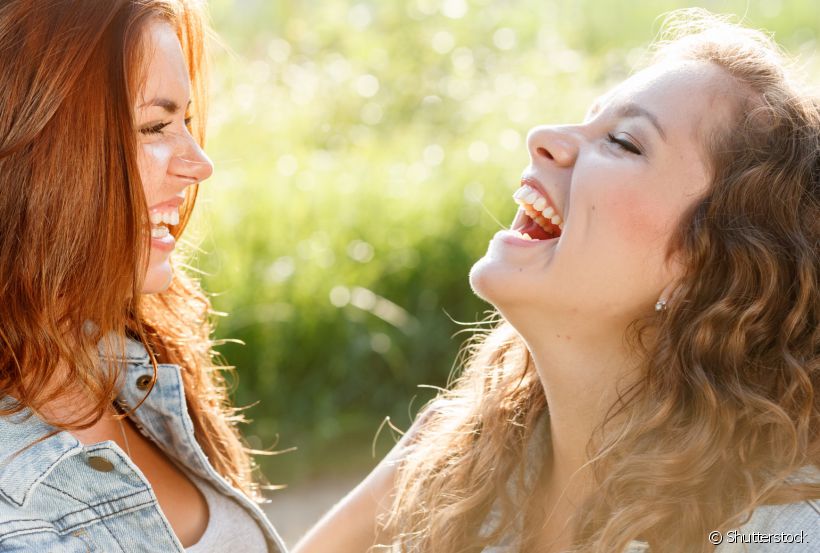 Sorriso gengival é mais comum em mulheres. Saiba como corrigir