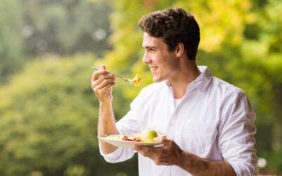 Entenda como a alimentação interfere na saúde e na cor dos dentes