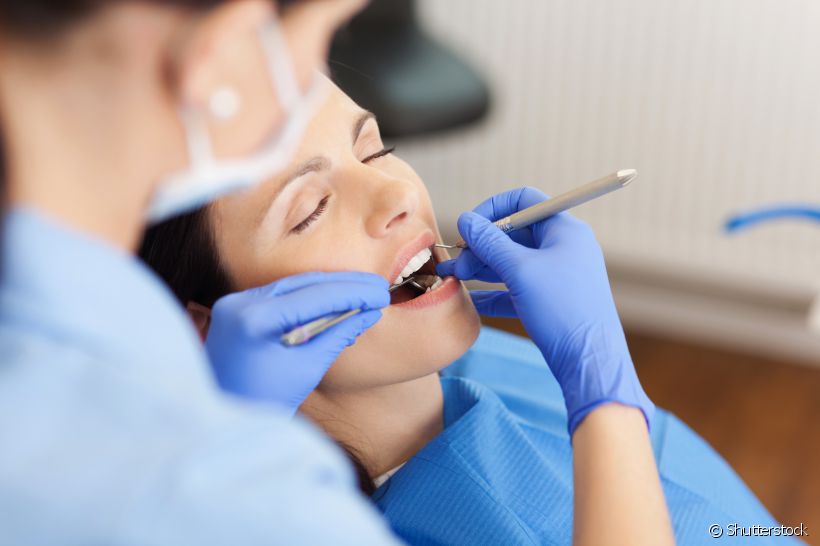 O que feridas na boca indicam na saúde oral? Dentista explica