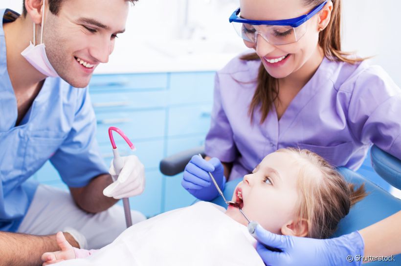 Crianças no dentista: odontopediatra conta benefícios do hábito
