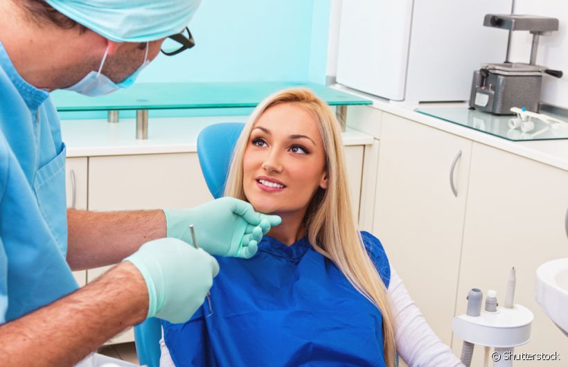 Clareamento dental caseiro deve ser recomendado por dentista