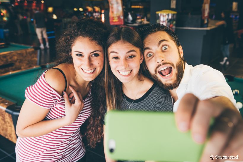 Como clarear os dentes pode melhorar sua autoestima