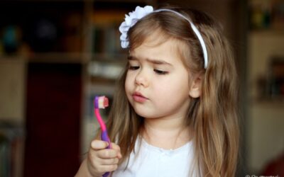 Entenda se crianças e adultos podem usar o mesmo creme dental