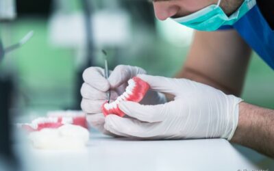 Prótese dentária: descubra como ela é confeccionada