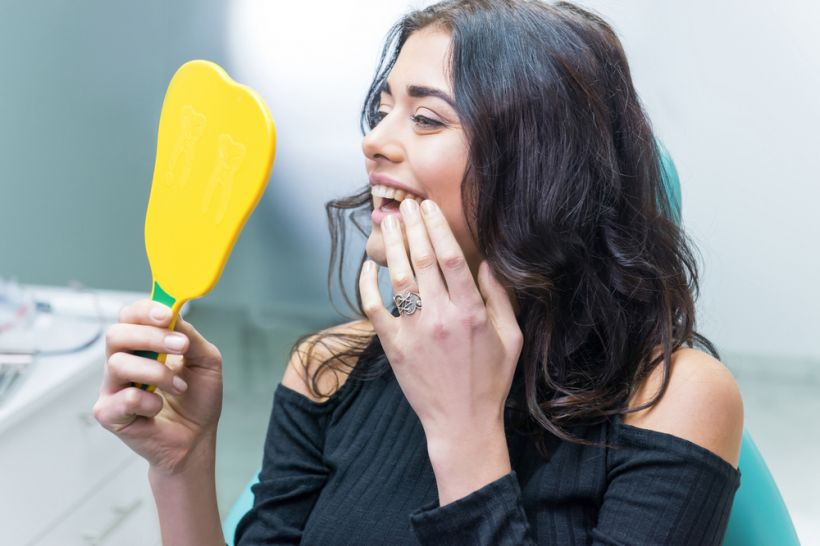 Quais fatores podem impedir a realização de um implante dentário?