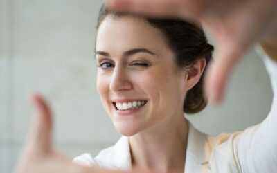 A erosão dentária pode deixar os dentes transparentes? Como tratar?