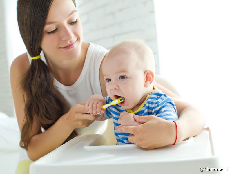 Passo a passo de como fazer a higiene bucal em bebês