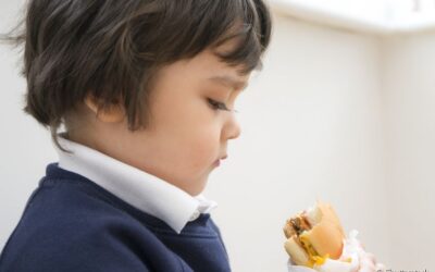 Obesidade infantil: o sobrepeso do seu filho pode também afetar a saúde bucal