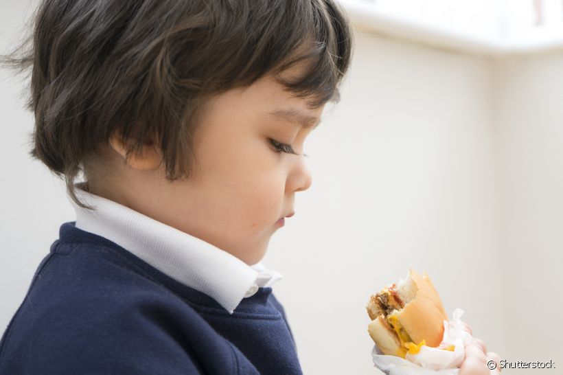 Obesidade infantil: o sobrepeso do seu filho pode também afetar a saúde bucal