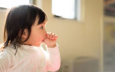 As consequências do hábito de chupar dedo na saúde bucal infantil