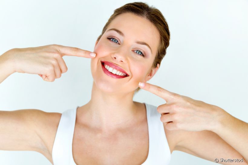 Dentista explica a importância de cuidar dos dentes todos os dias