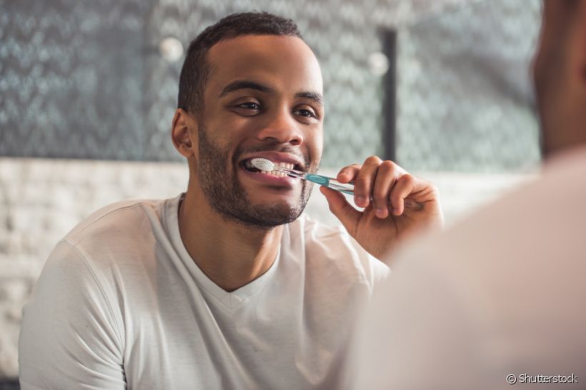 Passar mais tempo escovando os dentes evita problemas bucais?