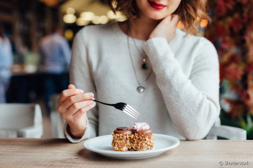 Que tal um docinho depois do almoço? Saiba se esse hábito pode estar prejudicando sua saúde bucal