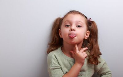 Higiene bucal da criança: veja a importância de limpar a língua