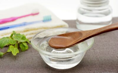 Oil Pulling: o que é? Substitui o enxaguante bucal ou o fio dental? Saiba mais sobre essa prática