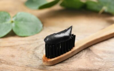 Creme dental clareador com carvão pode ajudar na sensibilidade dentária?