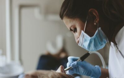 Problemas gengivais: dentista comenta causas, tratamento e prevenção
