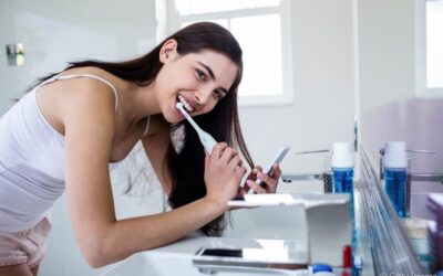 Dentista lista 8 motivos para investir na escova de dentes elétricas