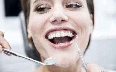 Curativo de dente x restauração dentária: qual é a diferença entre os dois? Dentista esclarece o assunto