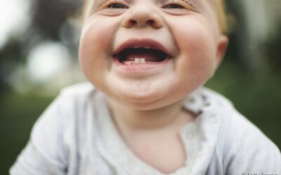 Nascimento do dente de leite causa febre? Como tratar?