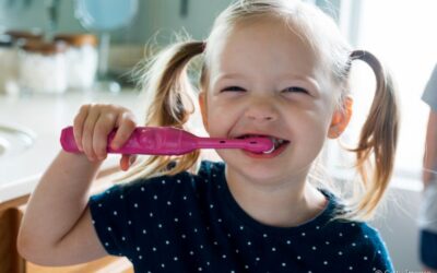 Escova de dentes elétrica para crianças: dicas para ensinar o seu filho a usar esse item de higiene bucal