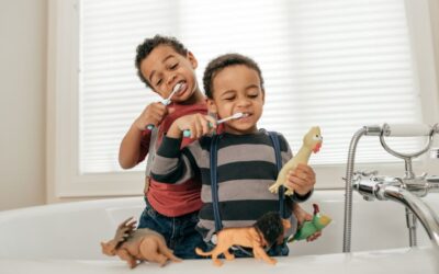 Escova de dentes elétrica para crianças na higiene bucal infantil