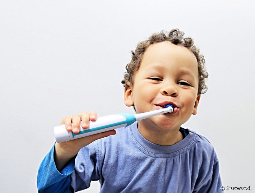Vantagens da escova de dentes elétrica para higiene bucal infantil