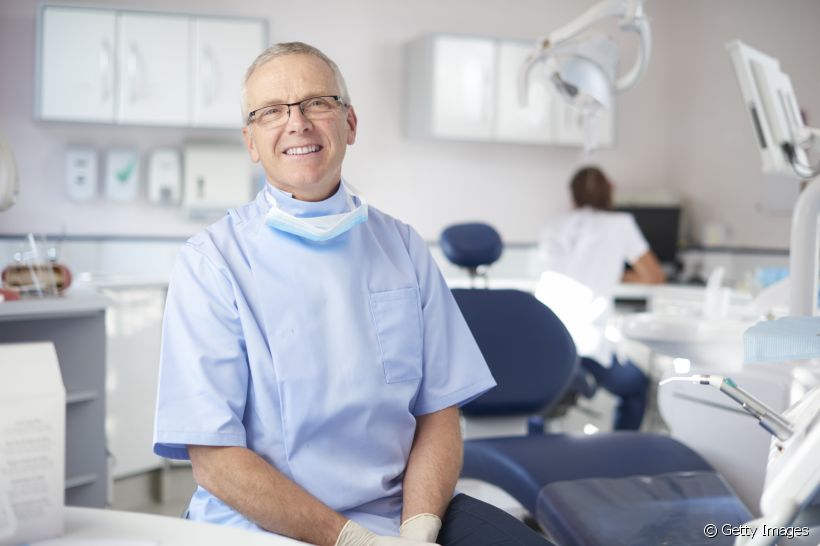 Qual é a diferença entre dentista e odontologista?