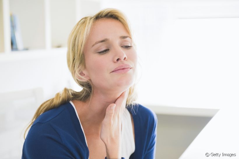 Dor de garganta e nariz entupido: entenda a relação desses sintomas com a saúde bucal