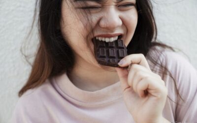 Como o consumo de alimentos ricos em açúcar afeta a saúde bucal