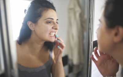 Dente furado: o que fazer? É possível recuperá-lo? Quais são as causas do problema bucal? Dentista explica!