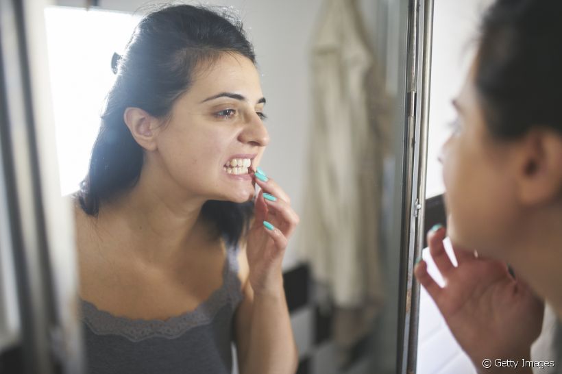 Dente furado: o que fazer? É possível recuperá-lo? Quais são as causas do problema bucal? Dentista explica!