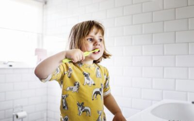 Higiene bucal do dente de leite mole: como fazer? Todos os cuidados para evitar sangramento na gengiva