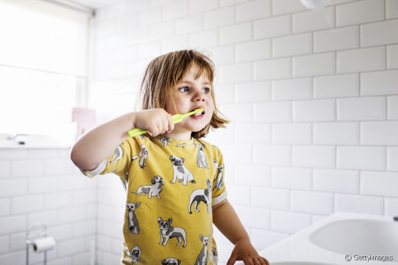 Higiene bucal do dente de leite mole: como fazer? Todos os cuidados para evitar sangramento na gengiva