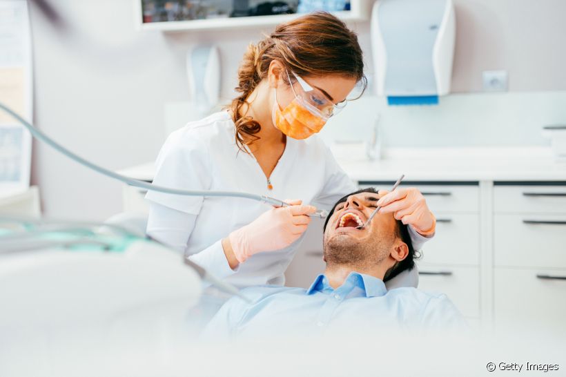 Tratamento de canal: dentista explica o procedimento