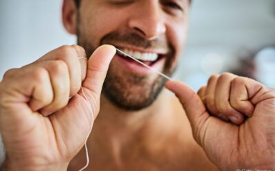 Fio dental ou fita dental: existe diferença? Qual é o melhor produto para limpar entre os dentes?
