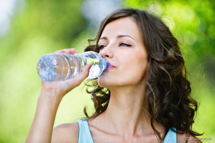 O poder da água: descubra os benefícios para o seu corpo