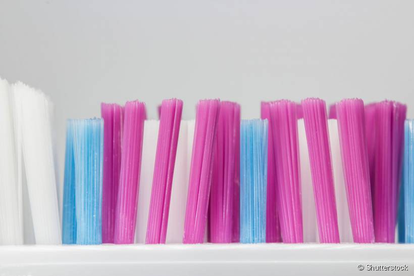 Saiba a diferença entre os tipos de cerdas das escovas de dentes