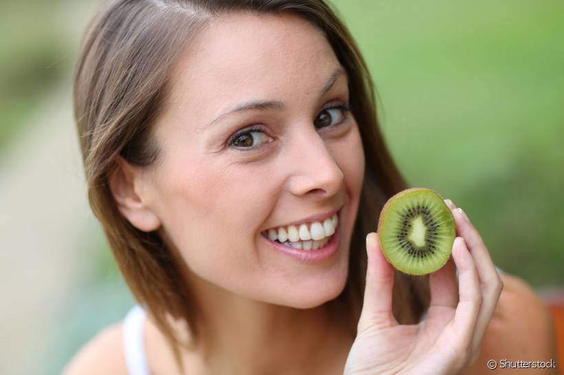 Conheça o poder da vitamina C e do Cálcio para a saúde bucal