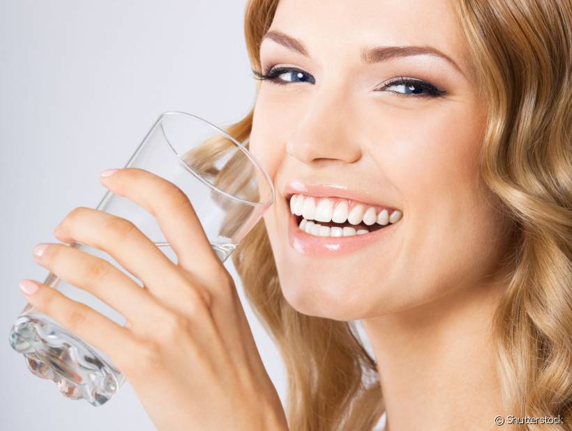 Veja dicas de uma nutricionista para consumir água com mais saúde