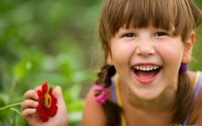 Para manter os sorrisos bonitos: 4 dicas para seu filho cuidar da saúde bucal longe de casa