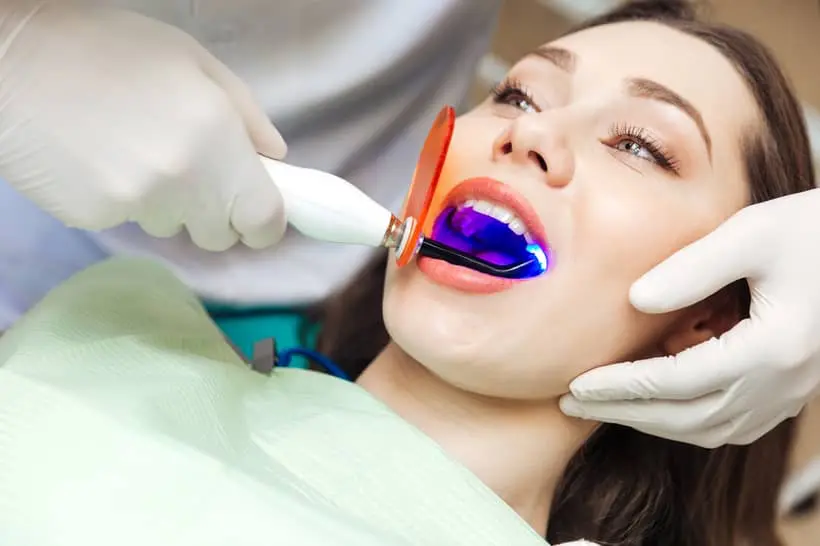Clareamento dental a laser causa sensibilidade nos dentes?