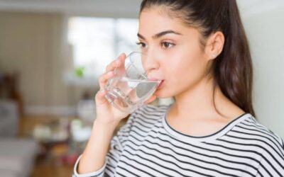 O flúor presente na água é suficiente para manter os dentes saudáveis?