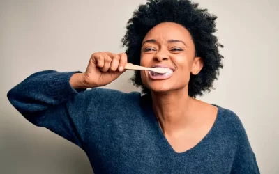 Escovar os dentes com força pode causar sensibilidade?