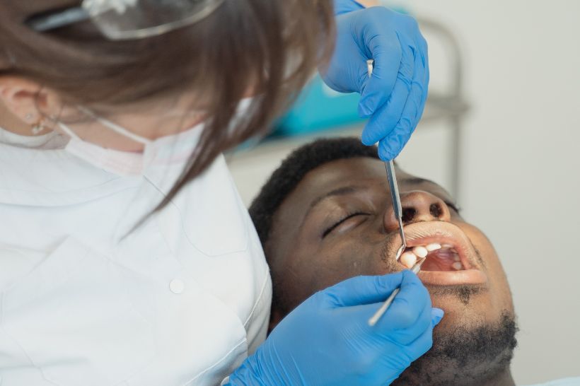 Quais os riscos de um piercing no dente?
