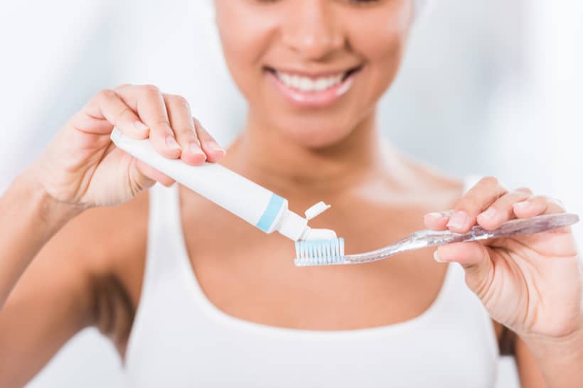 Com ou sem flúor: qual é a melhor pasta de dente?