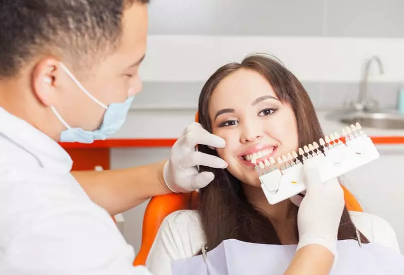 Clareamento dental caseiro: passo a passo de como fazer